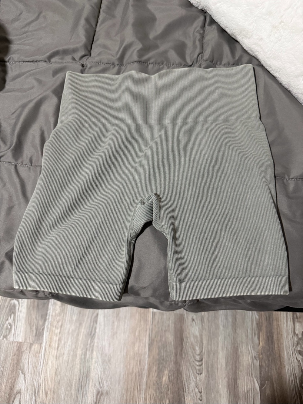 Never worn. Seamless High-Waist Ribbed Biker Shorts - Sage Green/Gray